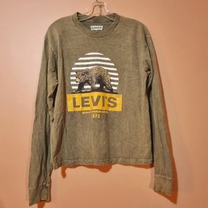 Levi’s Acid Wash Distressed Long Sleeve Bear Graphic Long Sleeve Shirt Green. S.